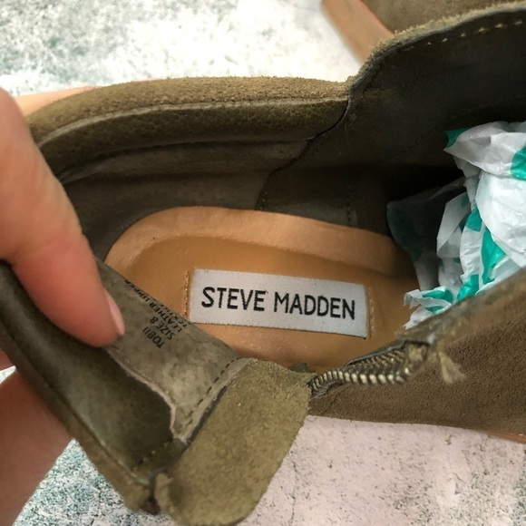 STEVE MADDEN • Tobii Suede Ankle Zip Booties - Picture 6 of 7